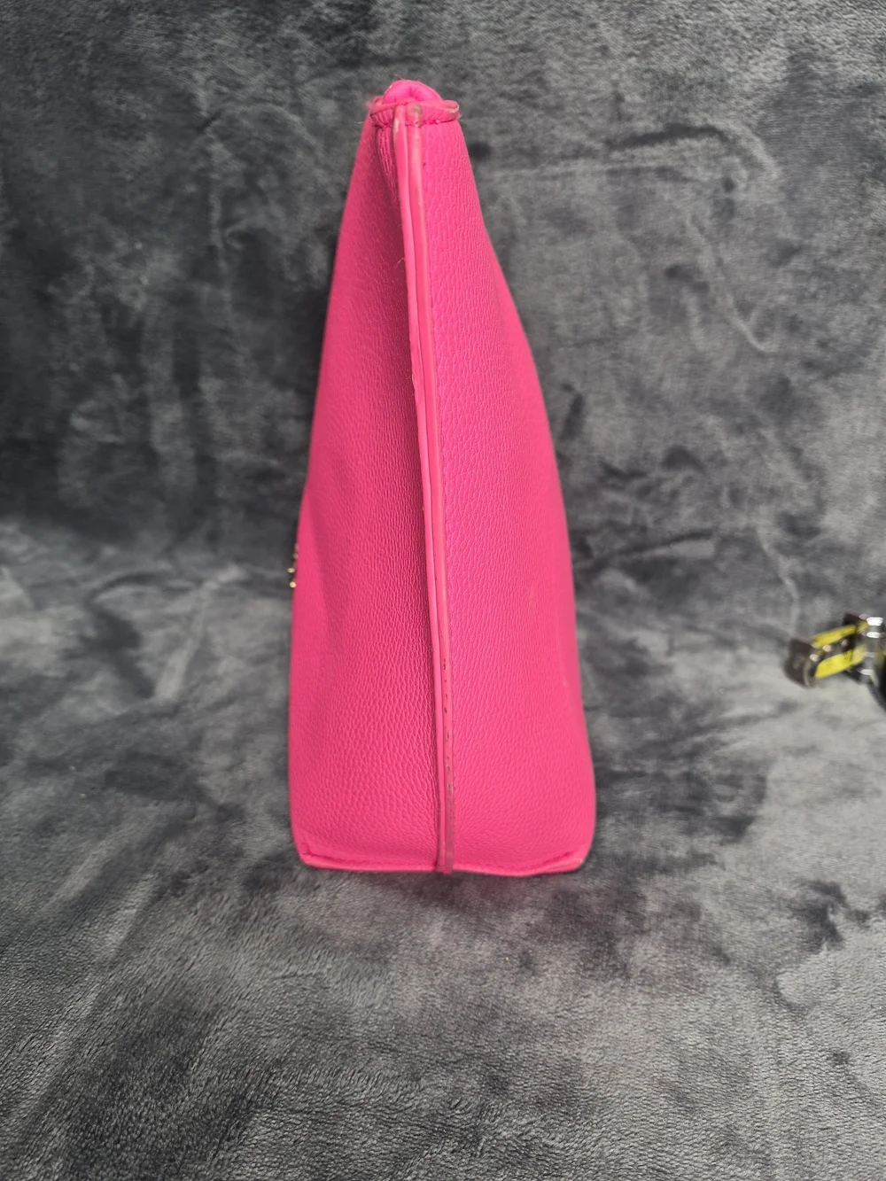 ALICE WHEELER LONDON BRIGHT PINK LEATHER LOOK CLUTCH MAKE UP TRAVEL  HANDBAG